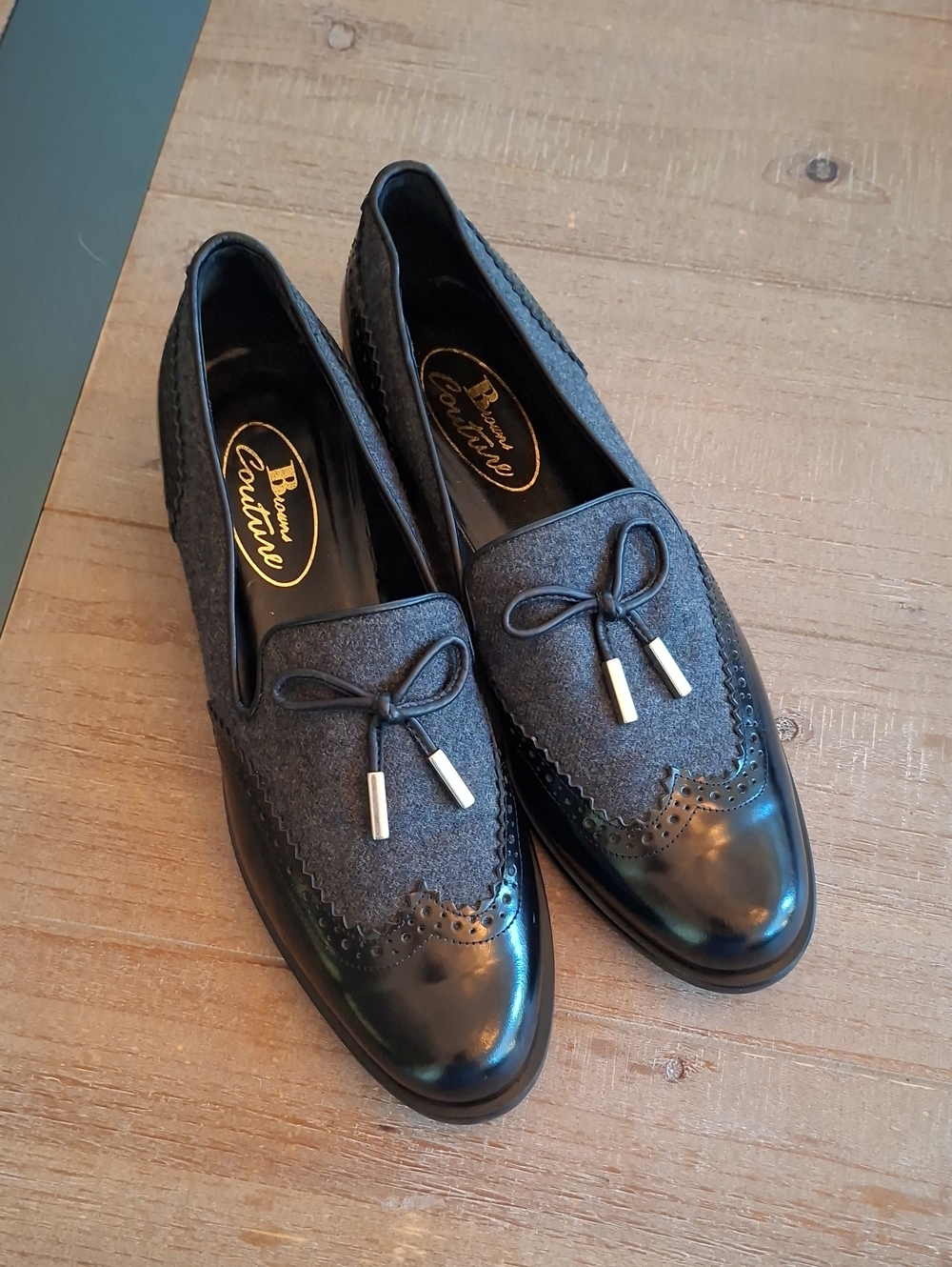 NWOT Brown's Couture Luxury Black & Tweed Wingtip Bow Detail Loafers (EU 39)